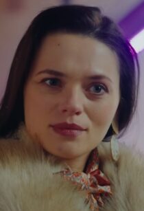 دانلود فیلم کوتاه Rich Girl Buys Homeless Man 2023388207-1967404622